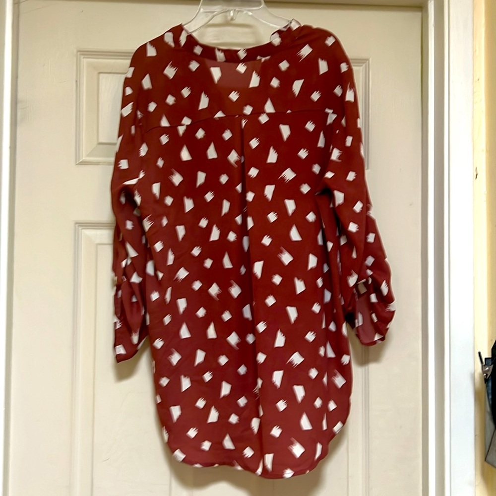 Blouse size M neutral colors 3/4 sleeves with button tabs High Low hem Comfy - Picture 6 of 6